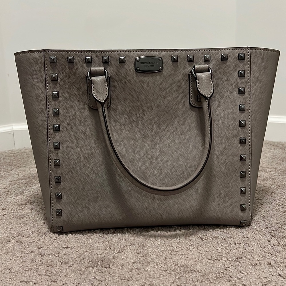 Gray Michael Kors shoulder bag with cross body strap